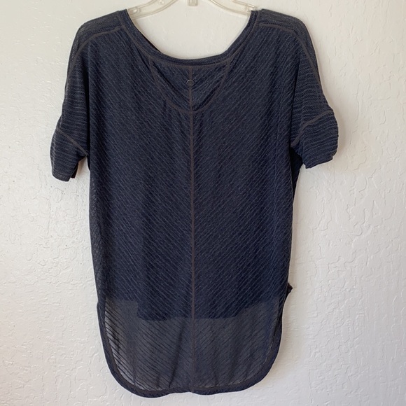 Prana short ruched sleeve high low top in grey - Picture 6 of 7